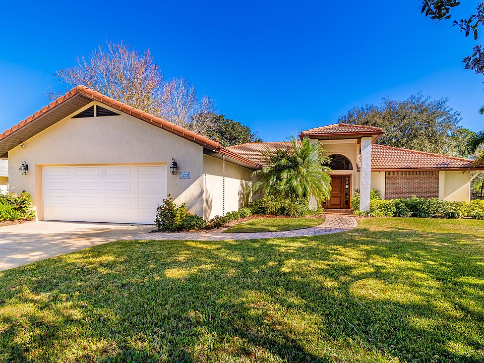 1st image of 2229 Woodlawn Cir