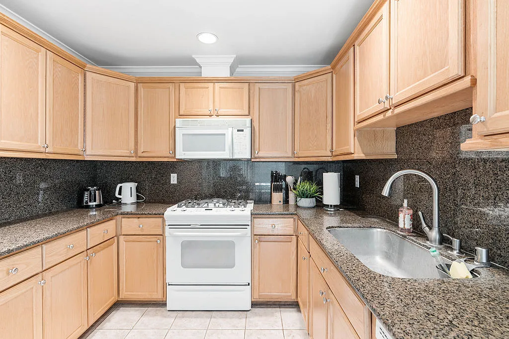 8155 Carmel Dr — Photo 4