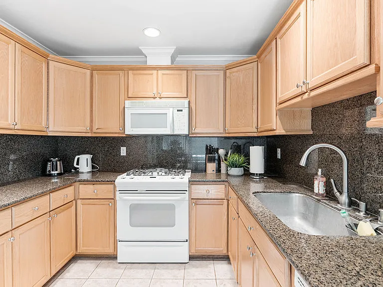 8155 Carmel Dr — Photo 4
