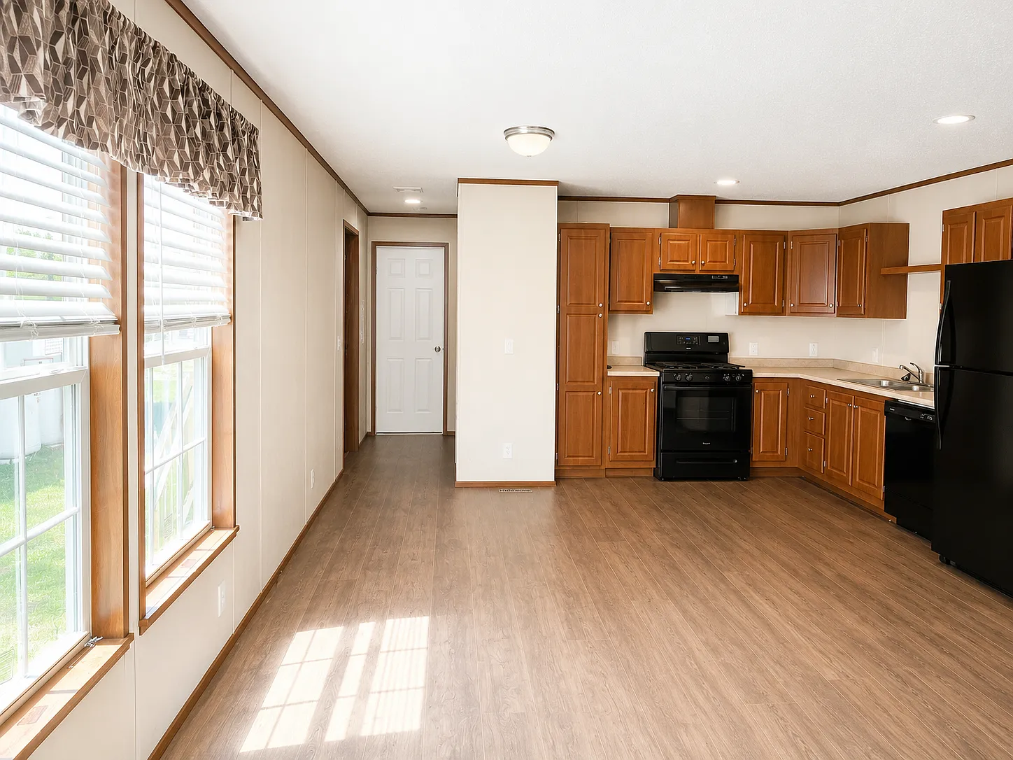 3 bed, 1024 sqft, $1,095 — Photo 2