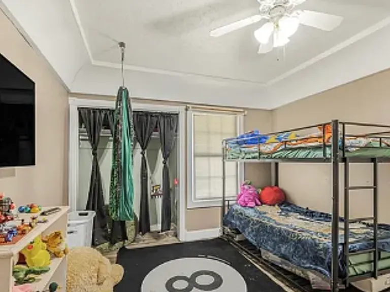 521 N Shilling Ave — Photo 12