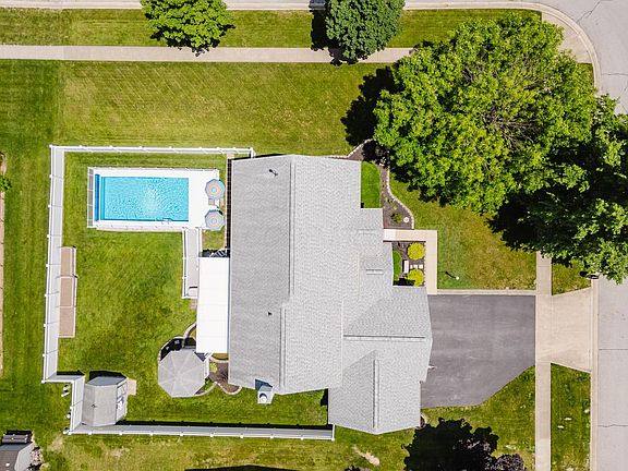 3rd image of 1948 Mayflower Cir