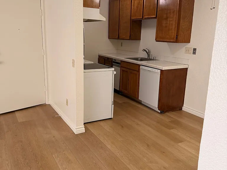 1550 Broadway #15 — Photo 9