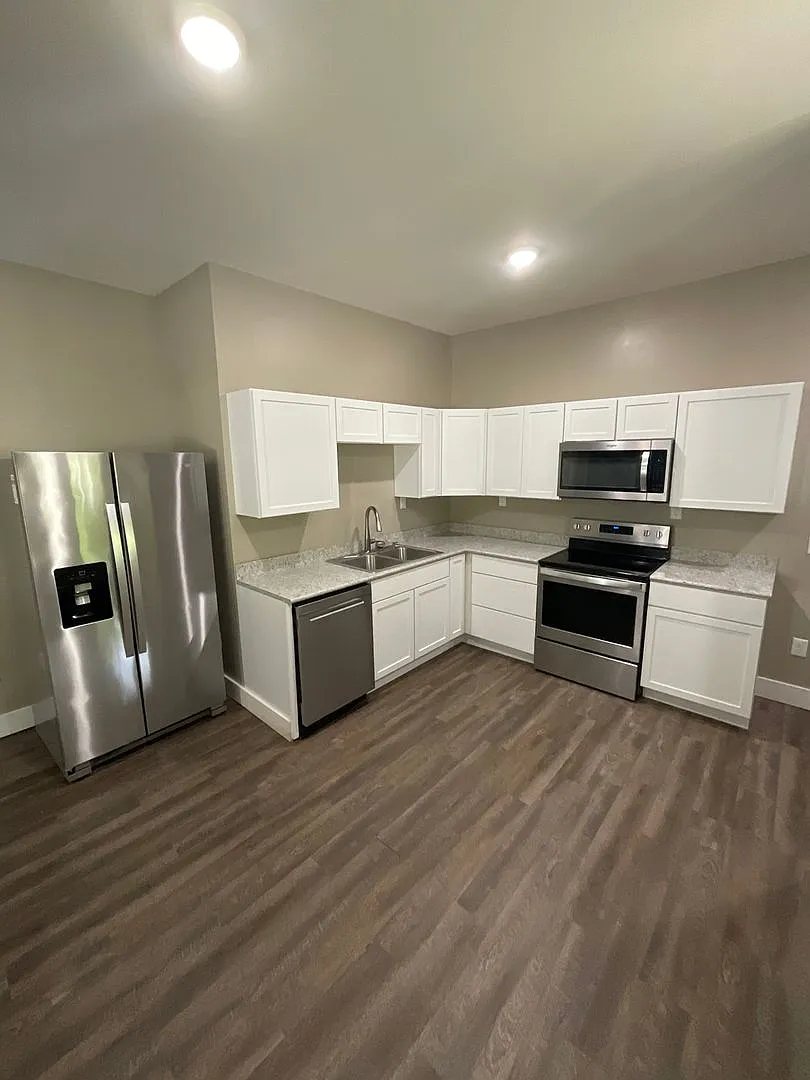 August 2028 - Remodeled - 5 bed, 5 bath! — Photo 2