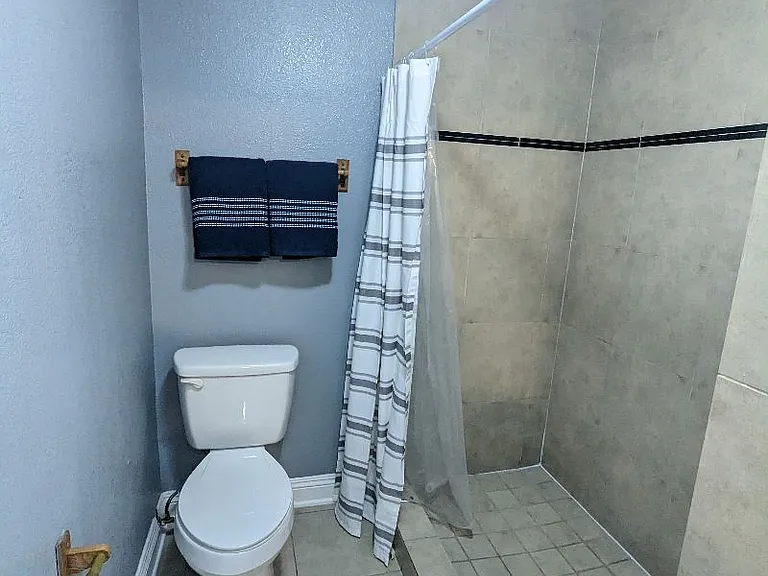 1122 Westwood Dr #4 — Photo 9