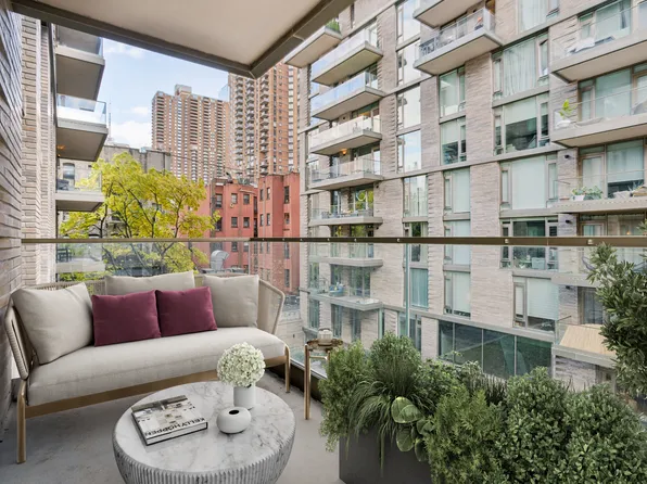 505 West 43rd Street image 10 of 16