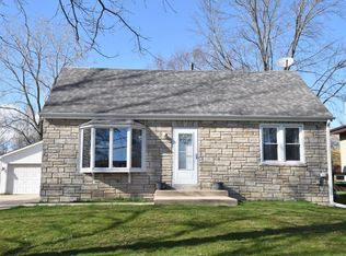 3902 E Oakwood Rd, Oak Creek, WI 53154