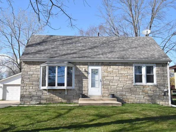3902 East Oakwood ROAD, Oak Creek, WI 53154