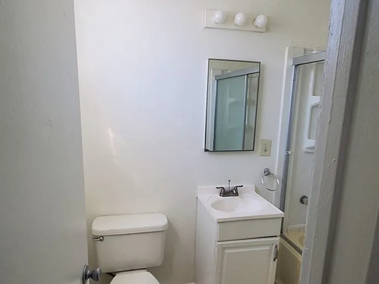 2039 Wallace Ave — Photo 13