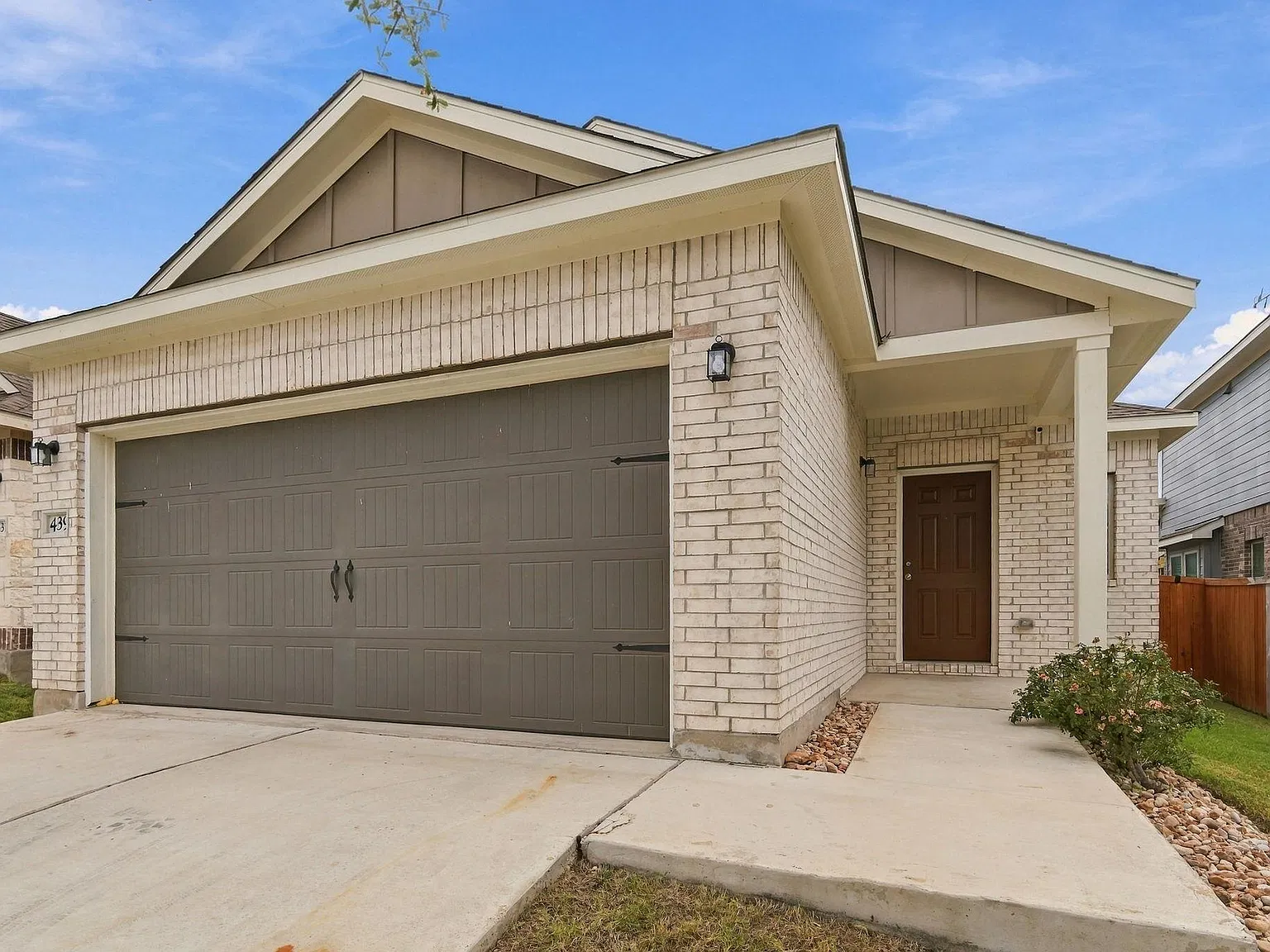 3 bed, 2.0 bath, 1494 sqft, $2,400 — Photo 3