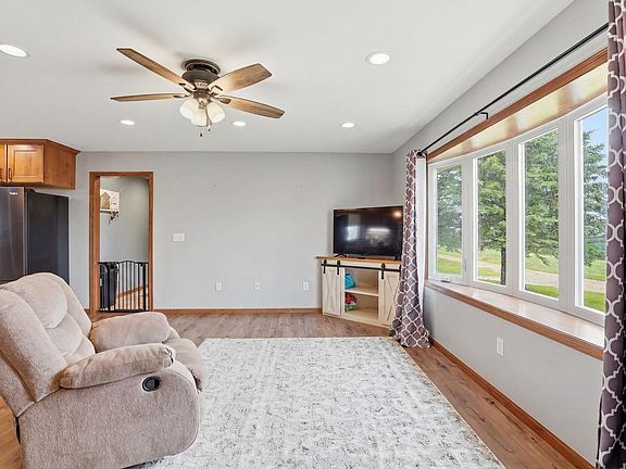 5th image of 1021 Fish Ln