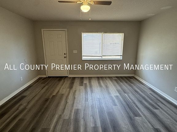 3rd image of 2911 SE 52nd Ave Unit 3