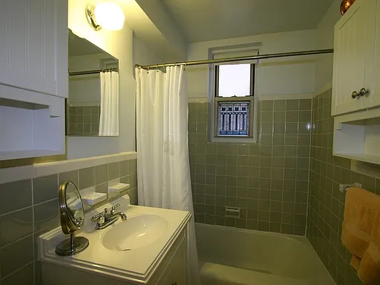 Sold by Sotheby's International Realty | media 32