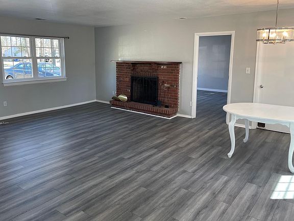 Living room / fireplace