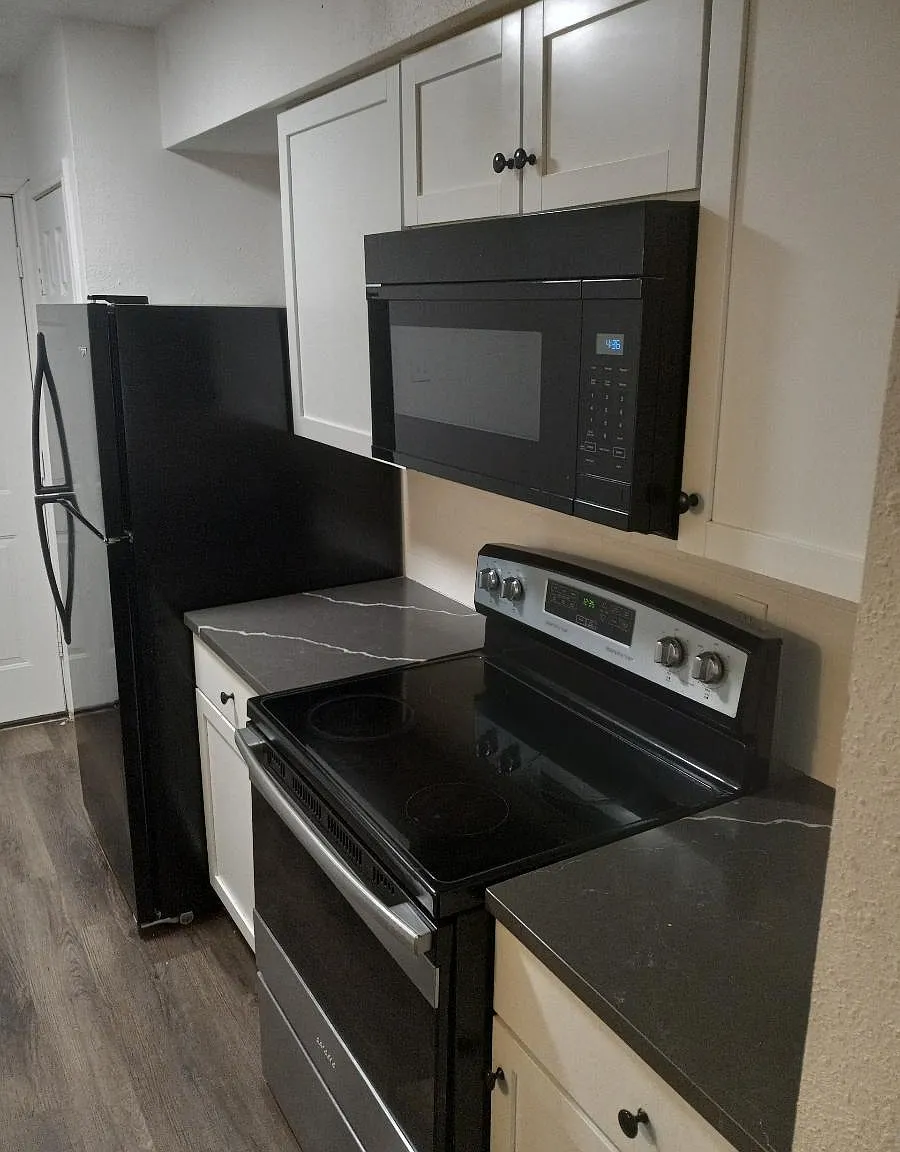 2 bed, 2.0 bath, 1036 sqft, $1,400 — Photo 1