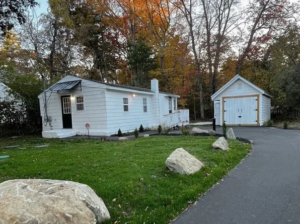 127 Taunton Ave, Norton, MA 02766