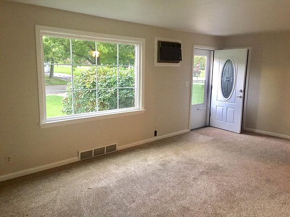 2nd image of 565 Hazel St