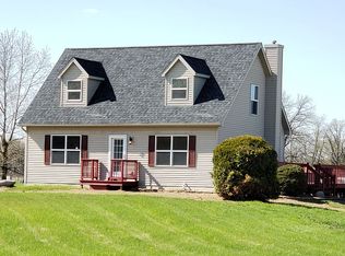 24124 Barton Rd, Pinckney, MI 48169