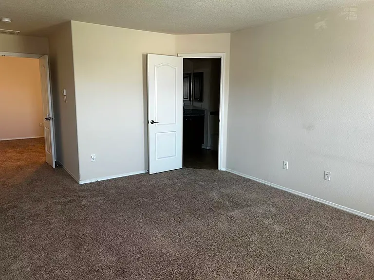 10916 Fort Point Ln NE — Photo 13