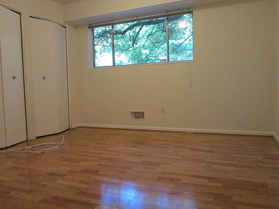 5th image of 10624 Kenilworth Ave APT 1