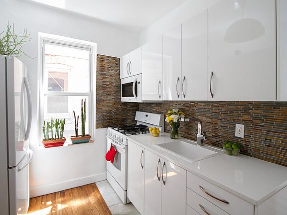 4th image of 47-14 48th St #1R