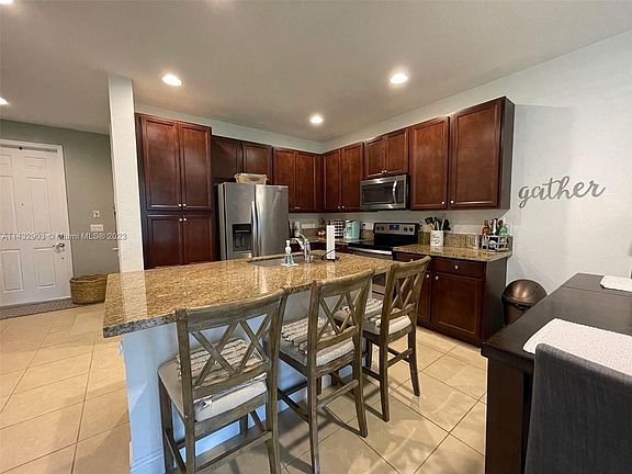 3rd image of 4625 Windmill Ln