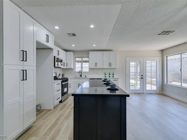 723 Strawberry Pl, Henderson, NV 89002