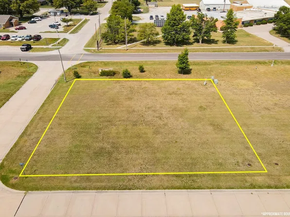 502 Bluestem Dr, Goessel, KS 67053