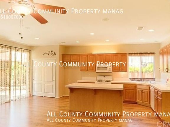 2nd image of 3620 Coronado Ave