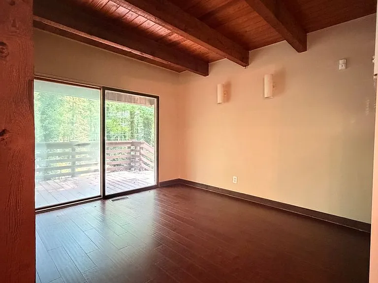 1323 Hickory Ln — Photo 24