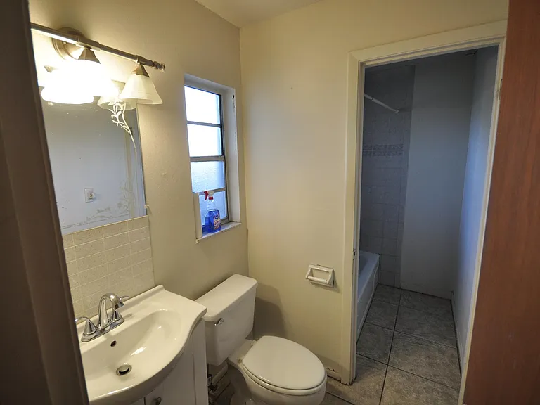 135 Lake Harriet Dr — Photo 4