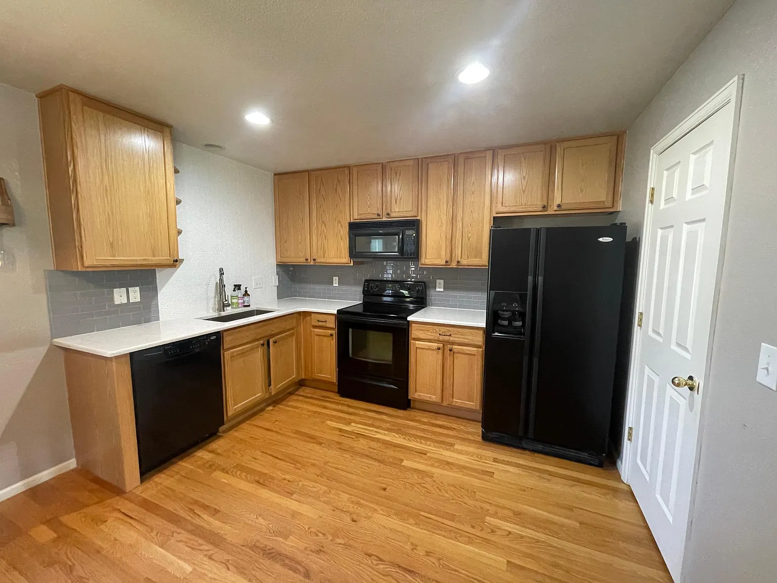 3 bed, 1400 sqft, $2,500 — Photo 3