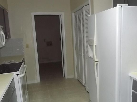 5th image of 17 Bahia Court Ter