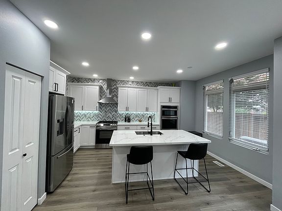 3rd image of 1415 59th St SE
