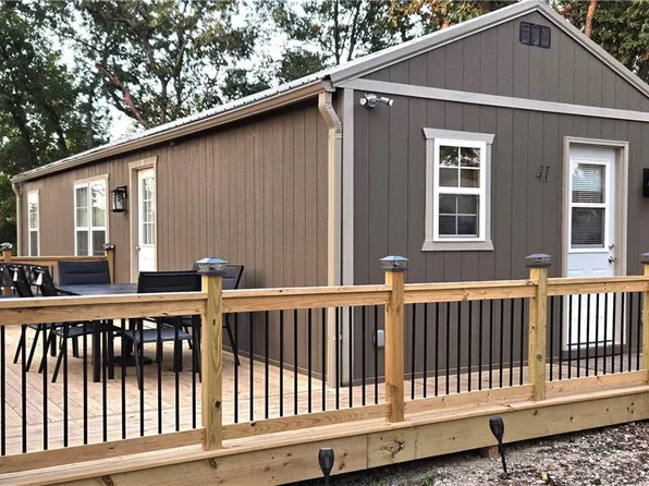 41 Oak Crest Dr, Linn Valley, KS 66040