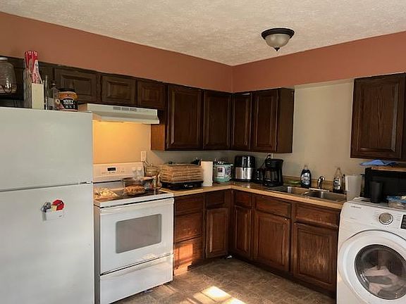 4th image of 23 Highridge Dr