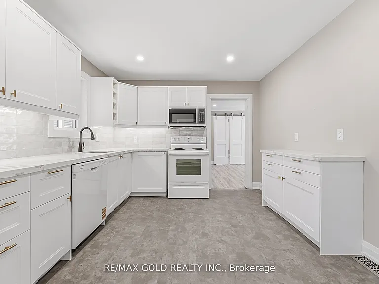 4445 Simcoe St — Photo 19