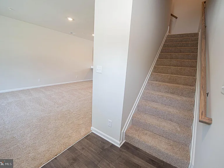 130 Willowtree Ln — Photo 38