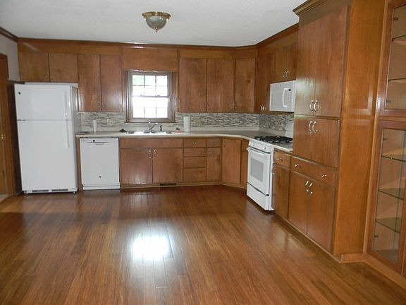 5th image of 24 Cedar St