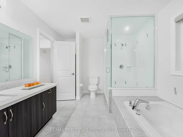 5 Forsyth Cres E — Photo 23