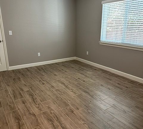 3rd image of 3324 Bay Rd
