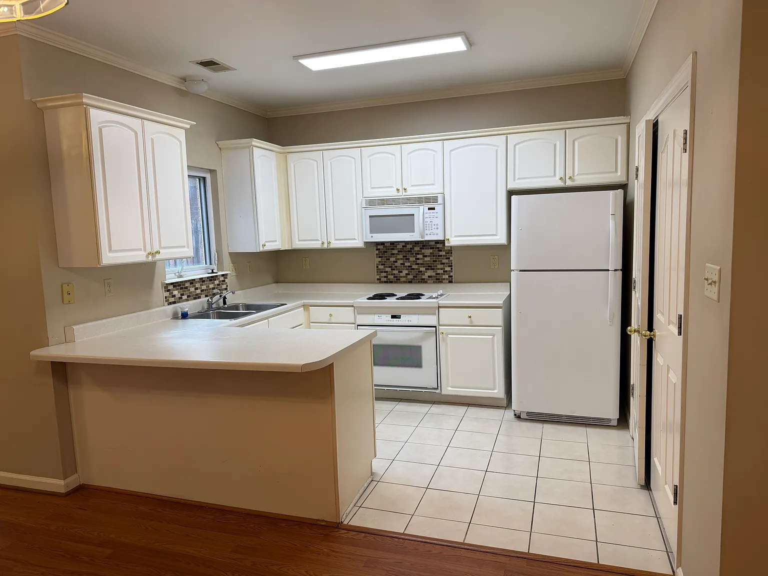 2 bed, 2.5 bath, 1400 sqft, $1,800 — Photo 4
