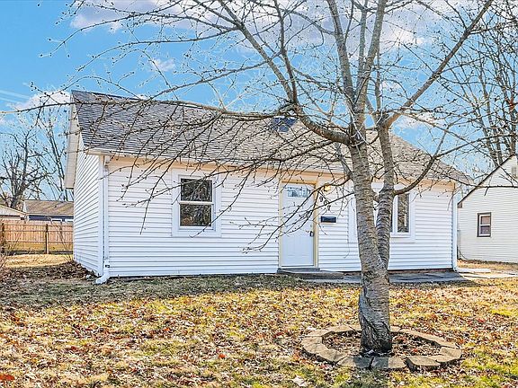 2nd image of 907 Fairlawn Dr