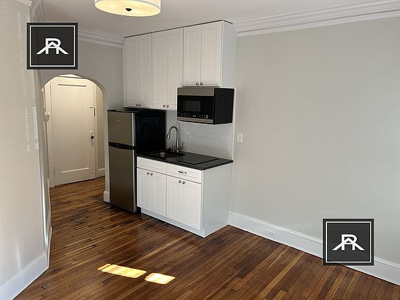 3rd image of 24 Chiswick Rd #5