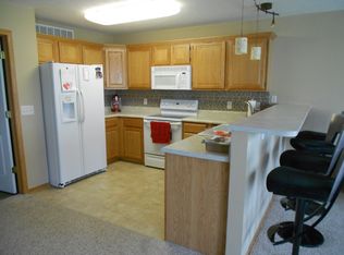 17524 Seward Plz, Omaha, NE 68118