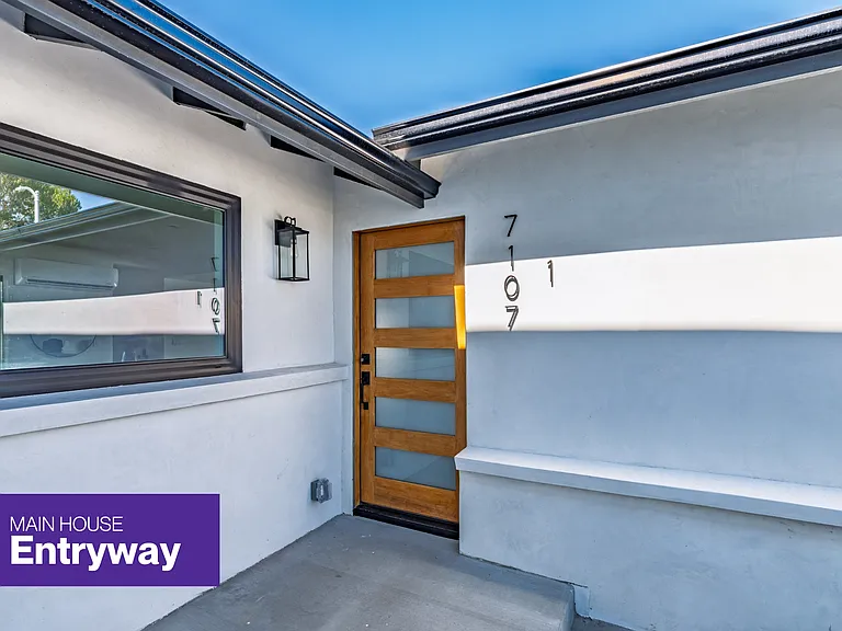 7107 Cozycroft Ave — Photo 10