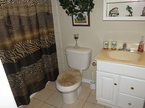 Bathroom 12'x5'