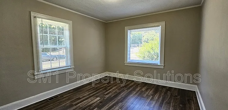 1215 Arlington St — Photo 5