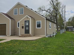 208 10th St SW, Pipestone, MN 56164