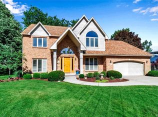 40 Four Seasons Rd W, Amherst, NY 14226